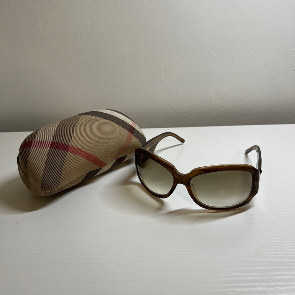 Burberry Brown Oval Sunglasses Woman Pre-owned Authentic